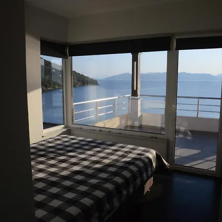 빌라 Elia Pteleós