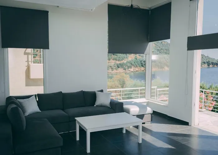 Elia Villa Pteleósz